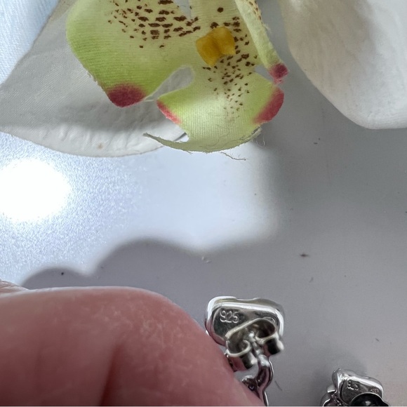 Sterling Silver.925 Genuine Diamond Heart Earrings - Picture 4 of 5